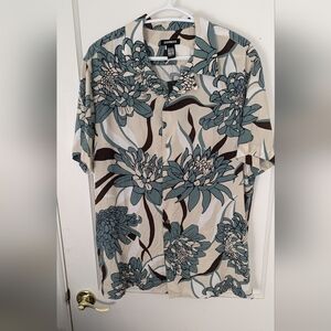NWT Express Rayon Floral Short Sleeve
